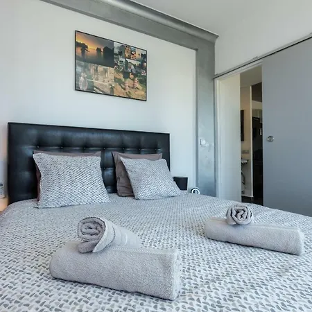 Le Mantega - F2 Moderne,centre Ville, 2 Grandes Terrasses,climatisation, Ascenseur * 尼斯
