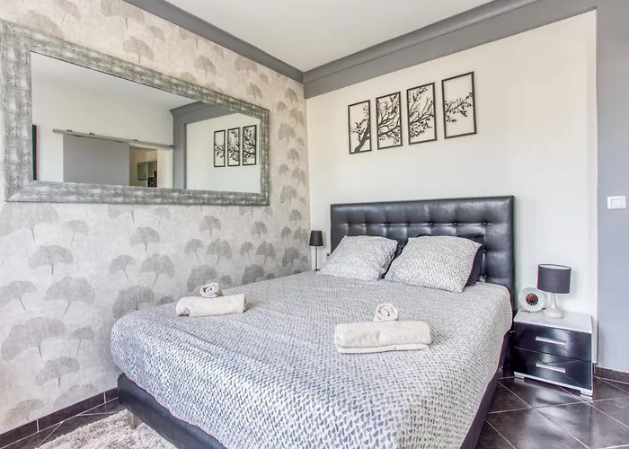 Le Mantega - F2 Moderne,centre Ville, 2 Grandes Terrasses,climatisation, Ascenseur Appartement Nice